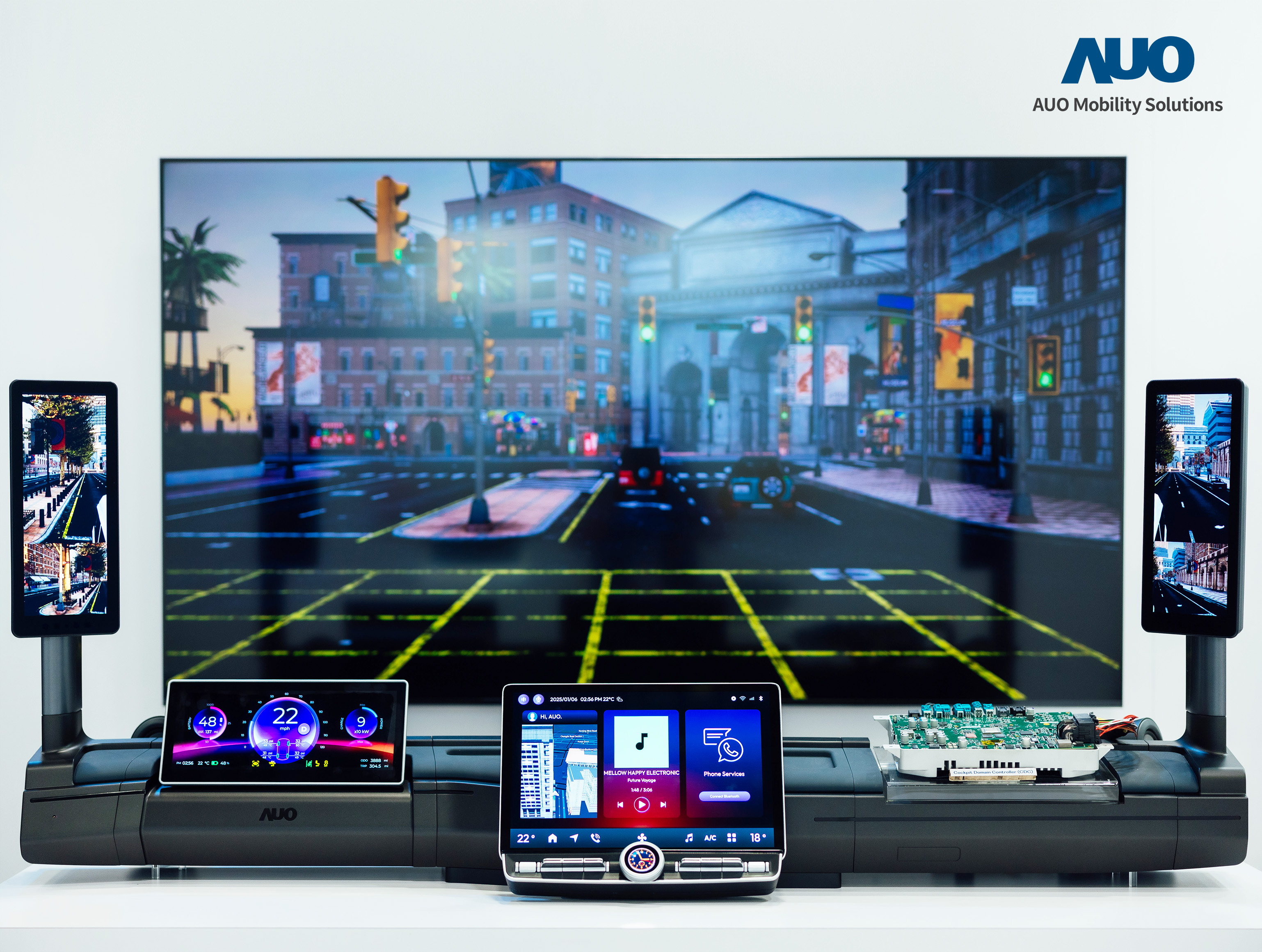 友達智慧移動推出智慧座艙域控平台，支援CDC、分區架構並整合AI運算模組，提供智慧體感與座艙互動功能，驅動個人化座艙功能全面升級。