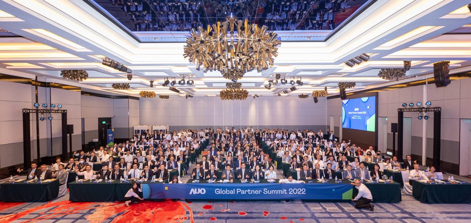 友達推動「安心、創新、用心、同心、盡心」五星職旅，為菲籍員工打造全方位照護，首度贏得「人權實踐與發展領袖獎」殊榮