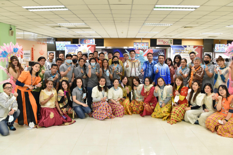 友達推動「安心、創新、用心、同心、盡心」五星職旅，為菲籍員工打造全方位照護，首度贏得「人權實踐與發展領袖獎」殊榮