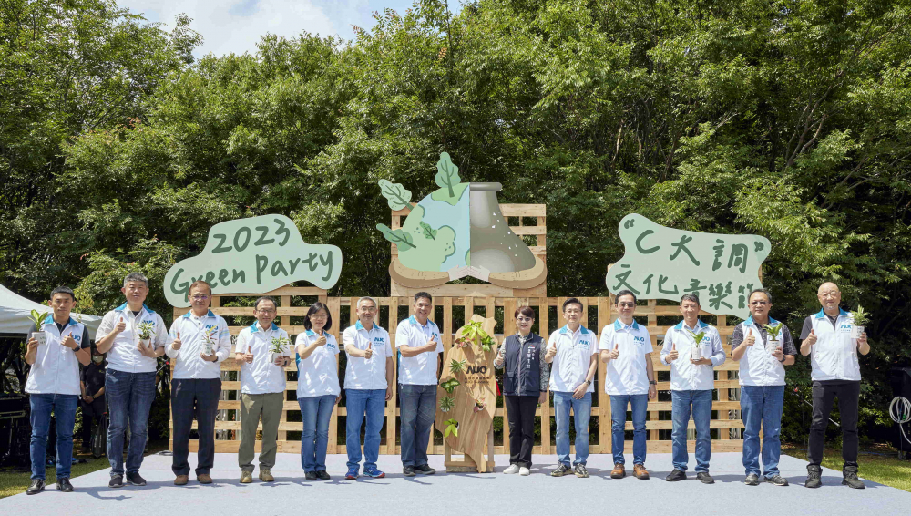 友達光電攜手供應商夥伴及台中市政府，共同倡議及推廣加樹減塑、節能減碳的淨零綠生活