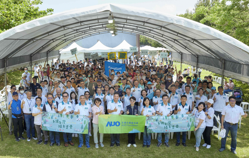 友達永續基金會號召企業志工、在地鄰里、產官學和供應商夥伴齊聚一堂，攜手植樹護樹，以行動實踐對環境友善的承諾