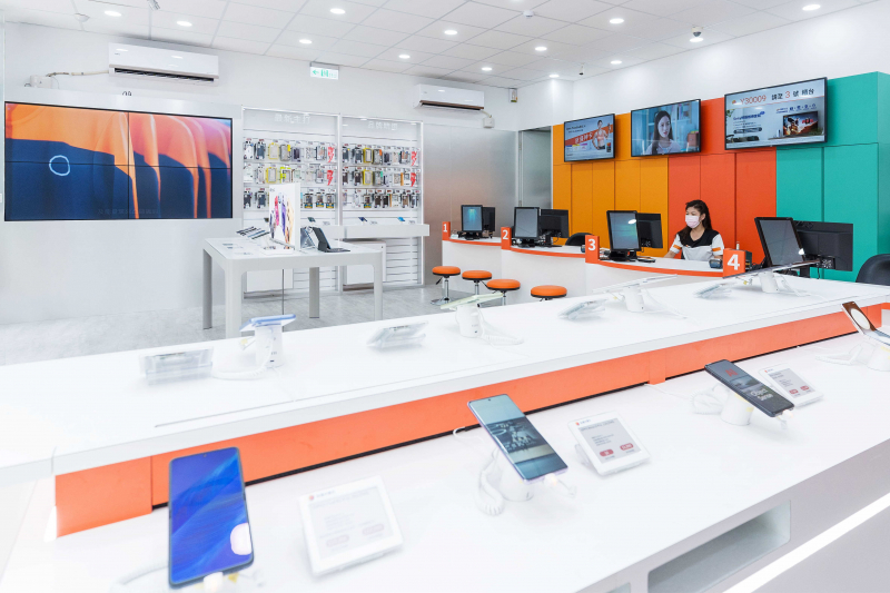 創利空間智慧零售軟硬整合方案，協助台灣大哥大門市完成數位內容行銷系統的佈建，打造全新世代的數位服務據點