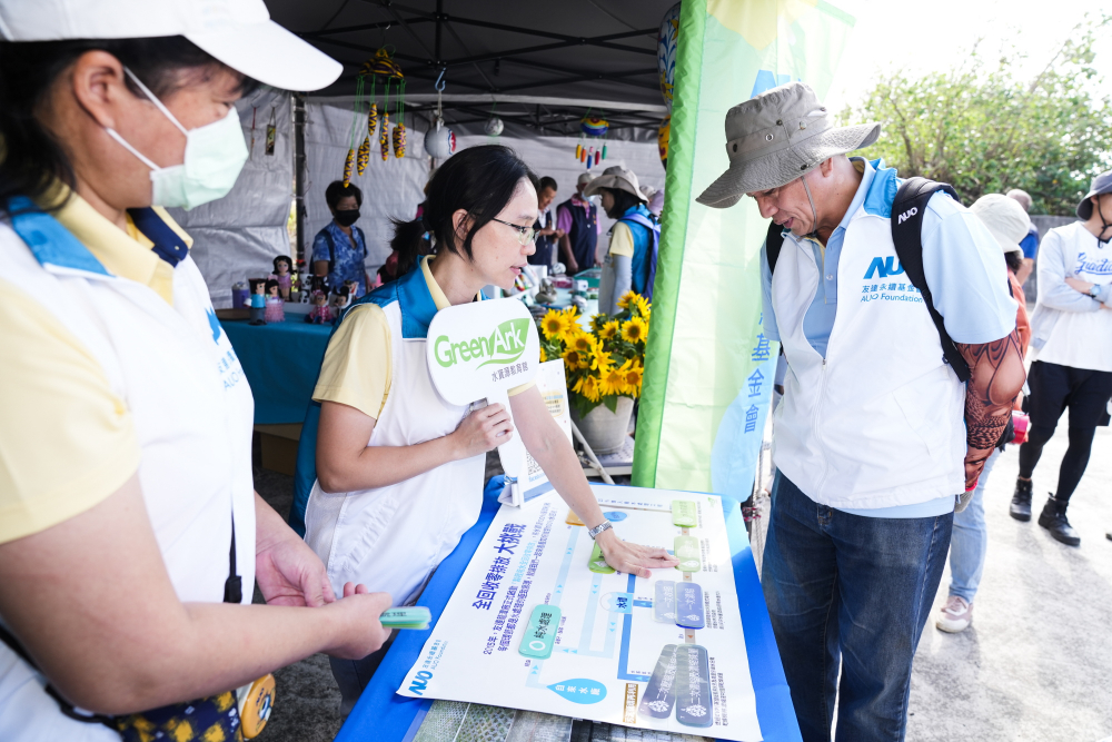 2023年友達永續基金會Ocean Party活動攜手社會企業及地方創生團體，策展食衣行等循環再生環教市集，及電動巴士接駁等低碳活動設計，打造減塑低碳的永續淨灘活動
