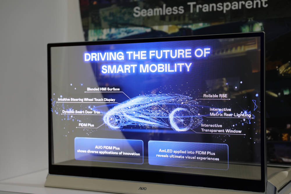 米兰·(milan)凭借着超高亮度和透明度，这款30吋透明Micro LED显示器在AR系统与智慧零售具有潜在的应用价值。