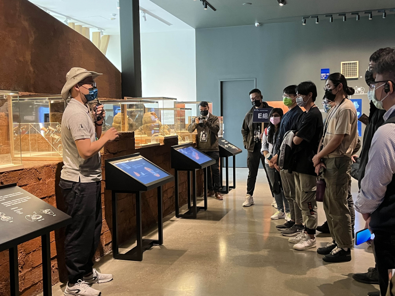 友達招募員工為文化志工，擔任文化館導覽大使，積極推廣文資保存、文史教育