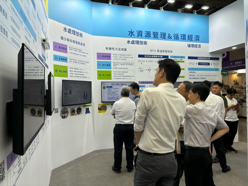 友達以深厚的智慧製造經驗發展永續戰略，積極延伸價值鏈，轉化成可供外界使用的綠色智慧服務，進軍SEMICON Taiwan 2024，提供半導體產業鏈打造AI世代的永續即戰力。