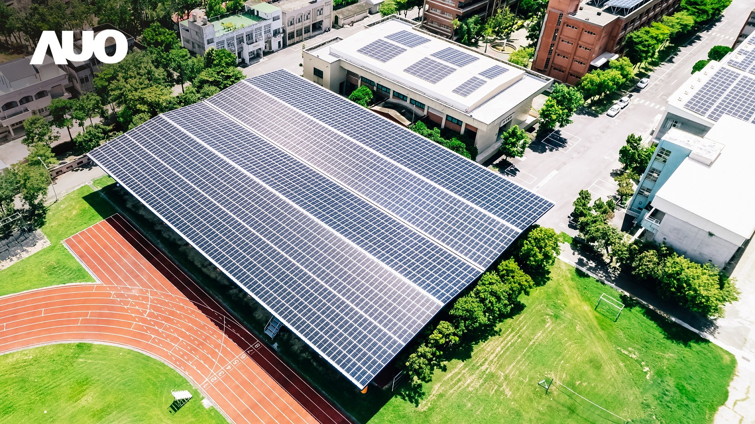 米兰·(milan)SunSteel光电整合型浪板具备快速安装、轻量化优势，可提升15%发电效能，通过国际IEC与台湾VPC认证安全、防漏、耐候标准