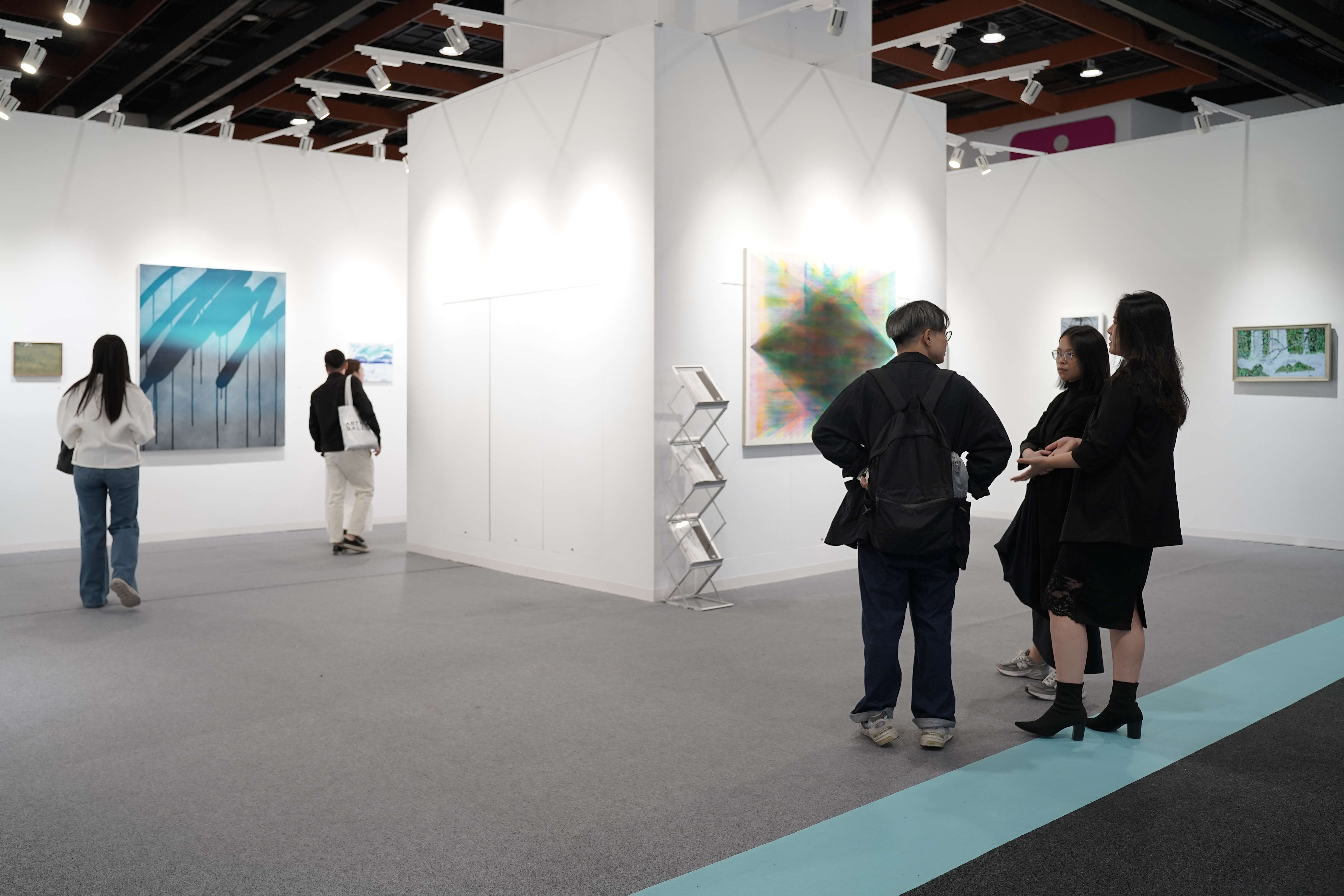 友達FindARTs將數位藝術與傳統媒介連結起來，不僅為觀眾呈現出卓越的視覺饗宴，更期望啟發新的藝術創作與展示形式，揭開數位藝術的新殿堂