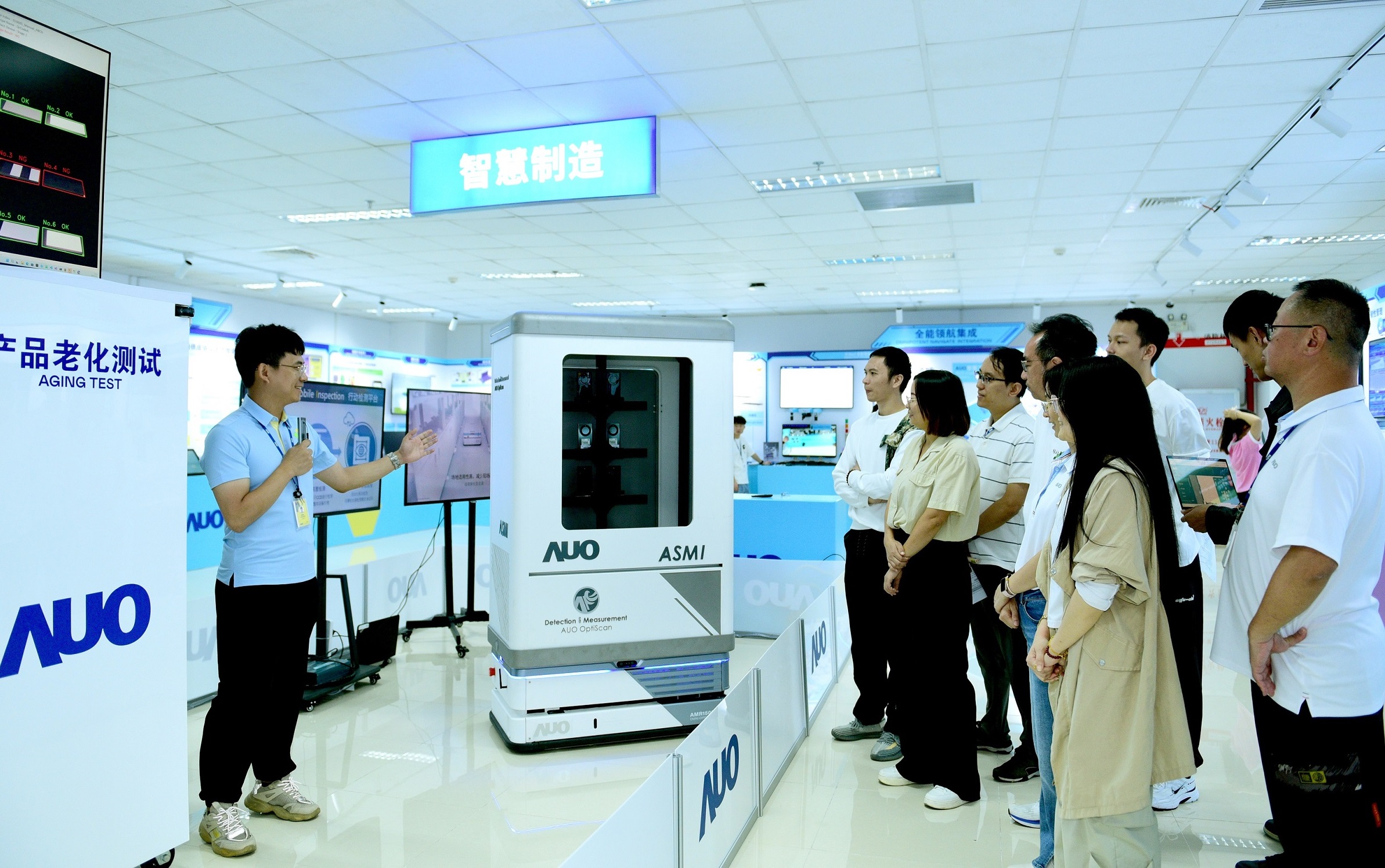 友達廈門將5G+ABC技術串聯生產管理全流程，打通研發、採購、生管、製程、設備、品質等產品全生命週期製造流程，完成數位化設計、智慧供應鏈、智慧座艙、全流程設備管理、資料驅動優化、智慧線上檢測、智慧品管等自我調整生產模式升級