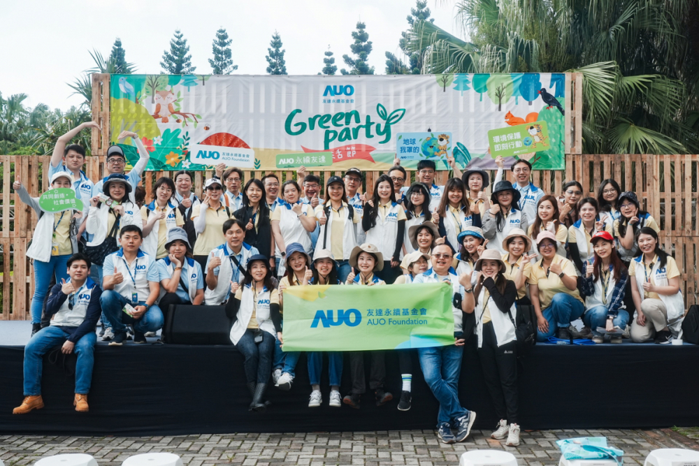 友達積極推動低碳轉型、節能減碳與減塑行動，落實環境承諾與社會責任，榮獲「台灣百大永續典範企業獎」