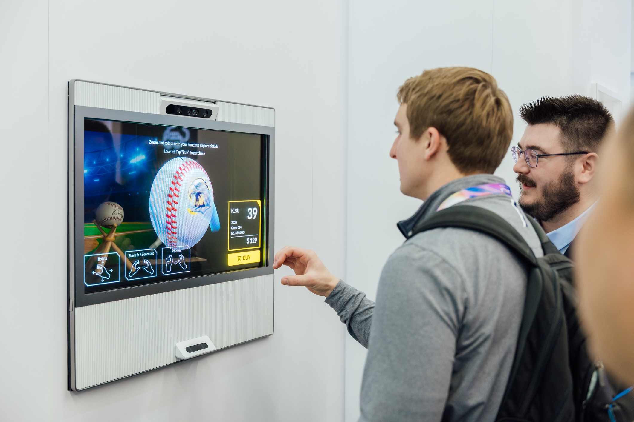 友達智慧移動透過專屬展間，與客戶深度聚焦，密切探討產品協作共創的機會與落地的可能性，激發人車互動的創新再進化，並結合輸出國際的Micro LED前瞻技術跨界應用，揭開更多元精彩的應用情境。