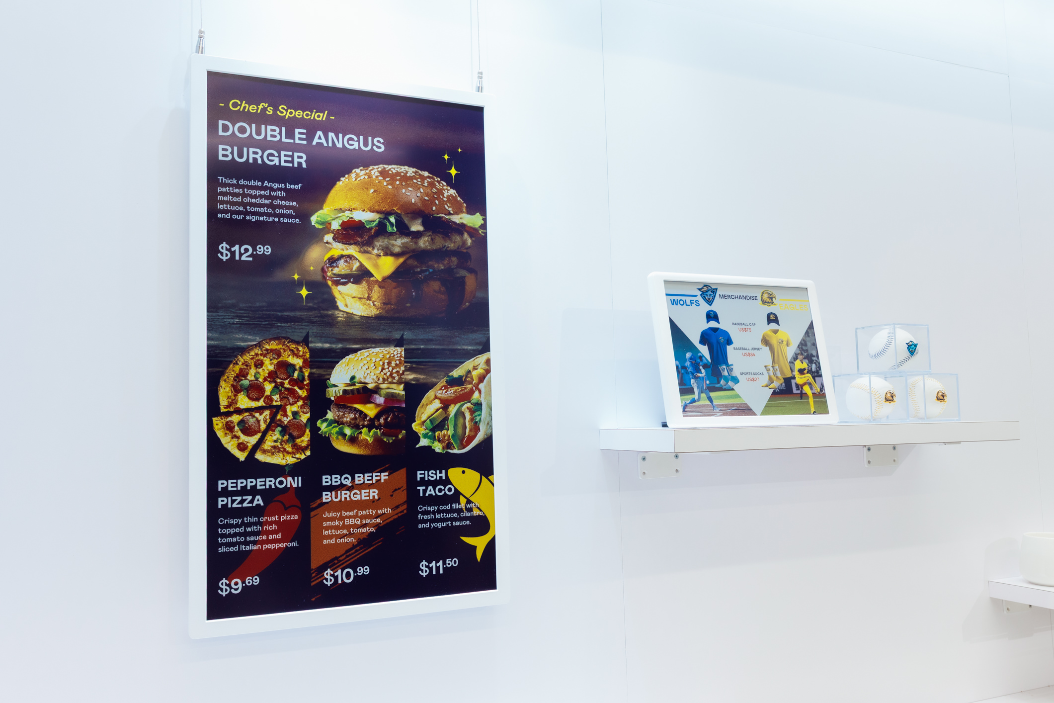 達擎開發的低功耗、全彩的aecoPost電子紙解決方案，僅在更新畫面時需要微量的電力驅動，無需佈建電線的便捷設計，使其可靈活應用、彈性選擇置放處；可搭配aecoTag電子貨架標籤解決方案，驅動商店內所有數位看板和電子貨架標籤，以遠端控制實現動態變價，提升門市人員作業效率，並以無紙化落實永續經營目標。