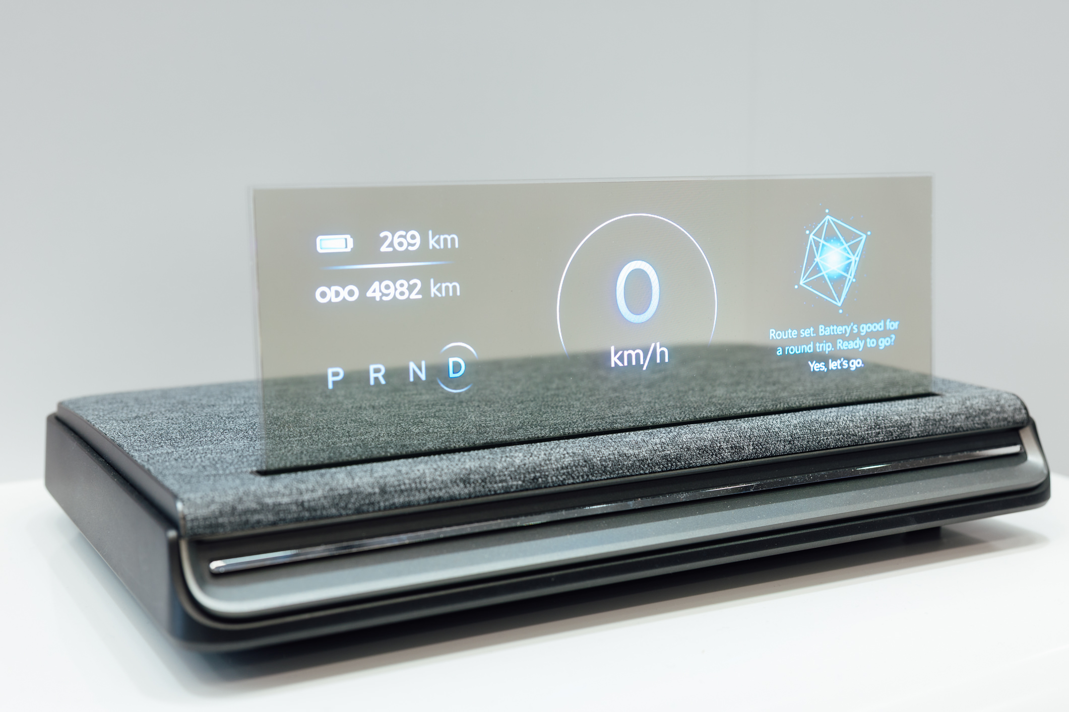 全球首款Aero Module透明Micro LED顯示器模組外觀輕盈通透，可與數位內容完美融合，提供動態顯示、先進控制、個人化沉浸感受。